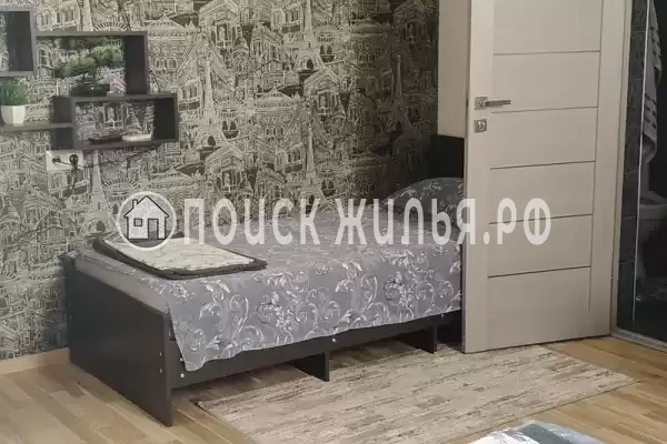 «На Толстого»