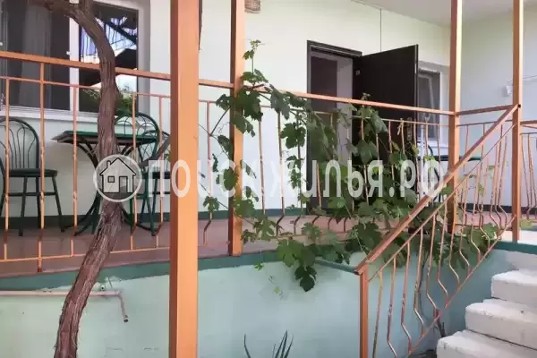 Частный сектор «Зеленый дом у маяка»