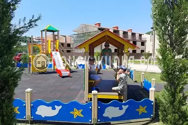 Частный сектор «Семейный таунхаус в морском стиле»