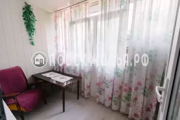 Квартира «Х комнатная квартира на ул. Роз»