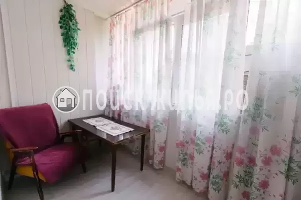 Квартира «Х комнатная квартира на ул. Роз»