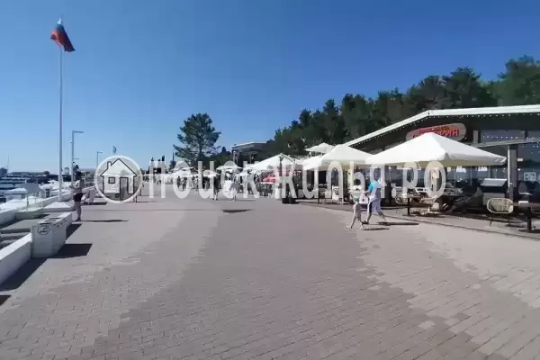 Частный сектор «Трёхкомнатная уютная кв-ра, район Зимнего театра»