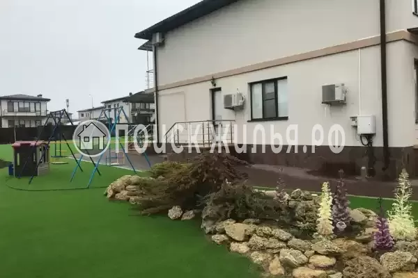 Частный сектор «Уютный коттедж с бассейном»