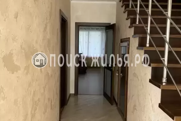 Частный сектор «Уютный коттедж с бассейном»