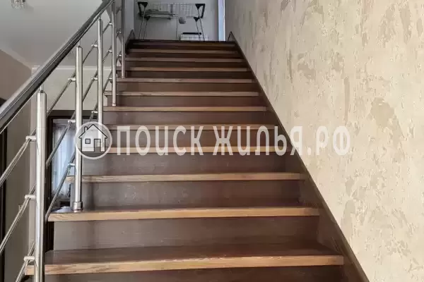 Частный сектор «Уютный коттедж с бассейном»