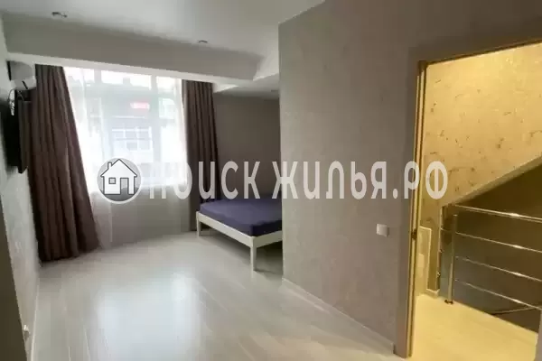 Частный сектор «Трёхэтажный таунхаус в 5 минутах от моря»