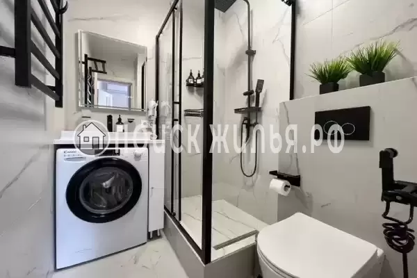 Апартаменты «Дизайнерские четырехместные апартаменты с балконом»