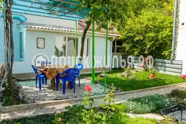 Частный сектор «Уютный 2-х комнатный дом у моря и набережной»