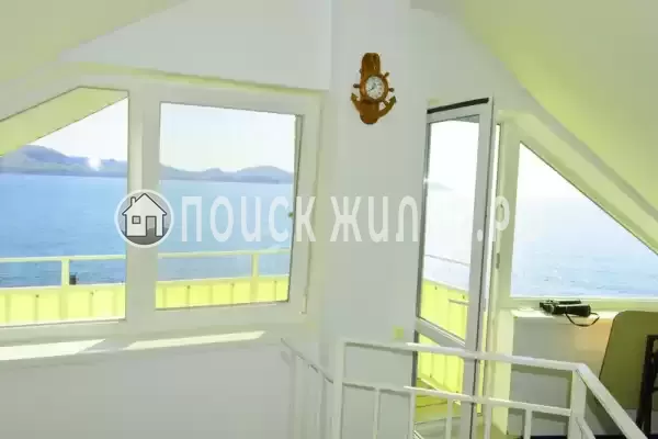 «На набережной» «На набережной»